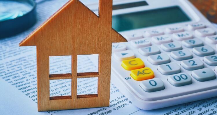 Vad är överlåtelseavgift? - Allt du behöver veta