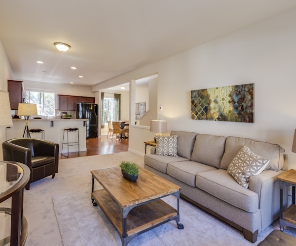 Familj framför nytt hus i Sundsvall